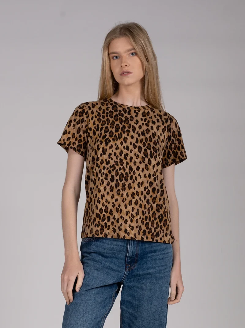 Manga Corta Cuello Redondo Leopardo