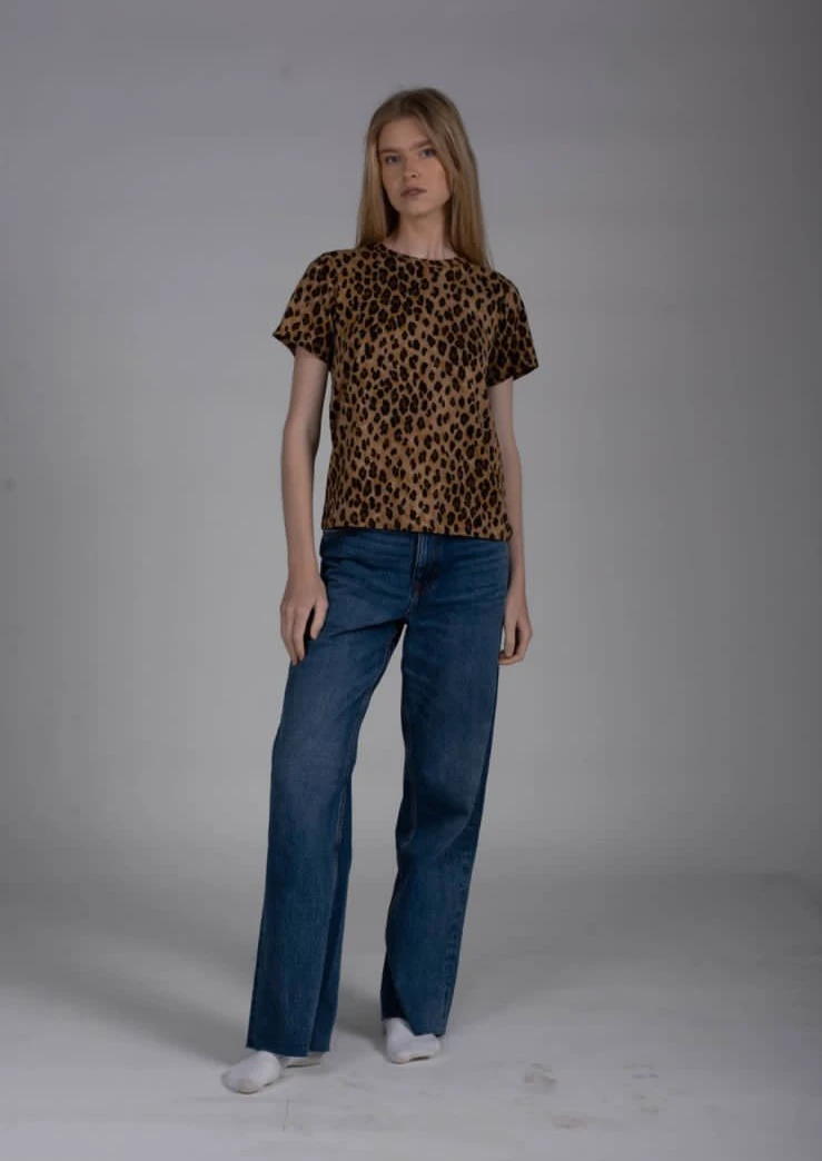 Manga Corta Cuello Redondo Leopardo